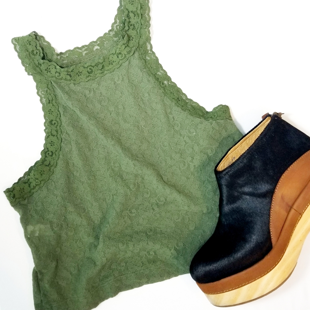 Lounge》Green All Stretch Lace Halter Crop Top Cami